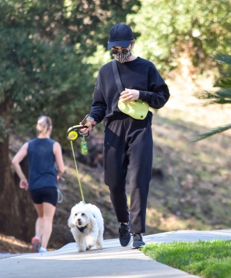 walkingla040221-045.jpg