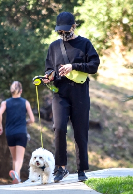 walkingla040221-050.jpg
