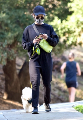 walkingla040221-051.jpg