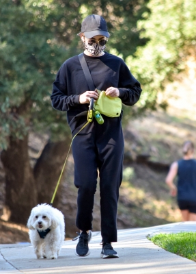 walkingla040221-052.jpg