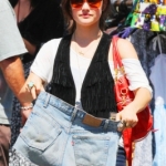 Filename=AT_THE_FLEA_MARKET_11-09-2011_15.jpg
Filesize=108KiB
Dimensions=266x400
Date added=Sep 23, 2015 AT_THE_FLEA_MARKET_11-09-2011_15.jpg