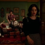 Katy_Keene_S01E10_Chapter_Ten_Gloria_1080p_AMZN_WEB-DL_DDP5_1_H_264-KiNGS_0402.jpg