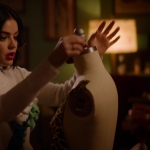 Katy_Keene_S01E10_Chapter_Ten_Gloria_1080p_AMZN_WEB-DL_DDP5_1_H_264-KiNGS_0891.jpg