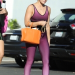 LeavesaYogaClassWithAFriend-008.jpg