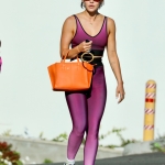 LeavesaYogaClassWithAFriend-020.jpg
