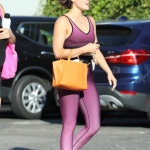 LeavesaYogaClassWithAFriend-029.jpg
