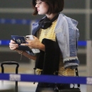 LucyCatchesAnFlight-010.jpg