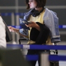 LucyCatchesAnFlight-012.jpg
