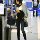 LucyCatchesAnFlight-027.jpg