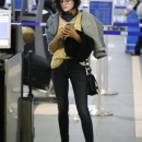 LucyCatchesAnFlight-029.jpg