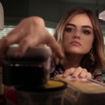 Pretty_Little_Liars_S06E15_Do_Not_Disturb_720p_WEB-DL_DD5_1_H_264-NTb_0805.jpg