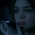 Pretty_Little_Liars_S07E18_WEB-DL_720p_DUAL_WWW_COMANDOTORRENTS_COM_1143.jpg