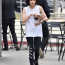 grabbingcoffee300517-007.jpg