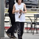 grabbingcoffee300517-016.jpg