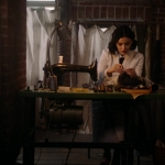 katy_keene_s01e09_1080p_web_h264-memento_0451.jpg