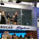 pll-cast-ellen-appearance-today-lucy-pet-store-run-09.JPG