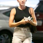 shoppingwh120924-001.jpg