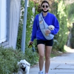 walkingherdogsinla110221_010.jpg